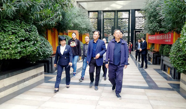 蓮湖區人防辦檢查指導蔚藍觀園小區創建“雙百工程”工作情況	