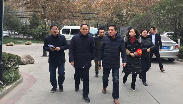 蓮湖區區委書記和文全帶隊調研蔚藍領寓冬季取暖工作