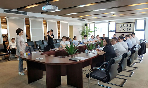 天朗物業“雨露計劃”之親子關系主題培訓圓滿結束