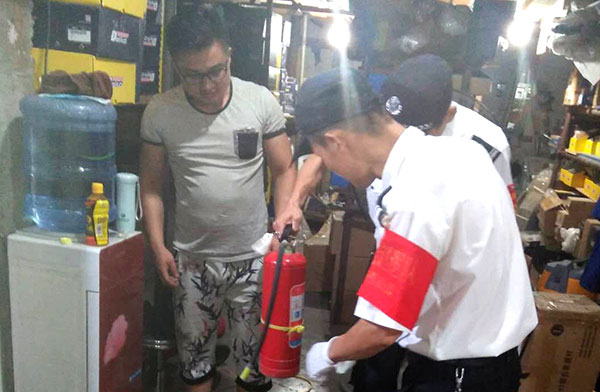 天朗蔚藍印象領(lǐng)寓物業(yè)服務中心進行庫房安全大檢查