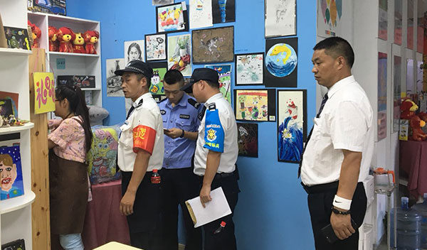 天朗御湖物業(yè)聯(lián)合明光路派出所開展商鋪消防安全檢查