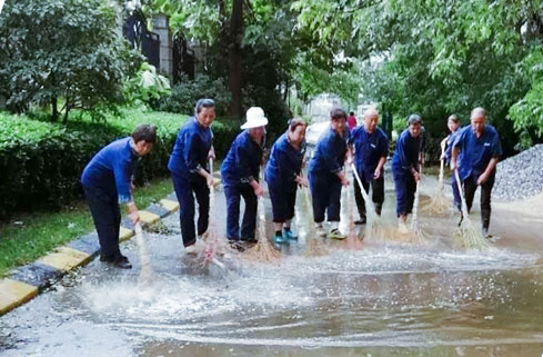 暴雨雷電大風(fēng)組團(tuán)來，天朗各小區(qū)積極應(yīng)對(duì)